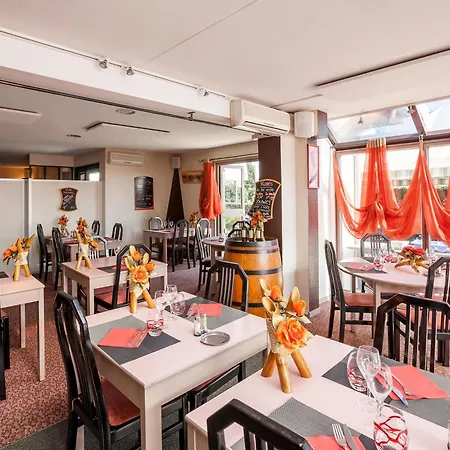 מלון Restaurant Le Brennus Logis 3*