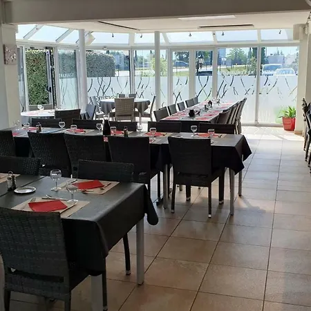 Logis Horus Restaurant Les Bruyeres Hotel 3*