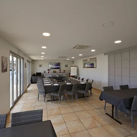 Logis Horus Restaurant Les Bruyeres Hotel 3*